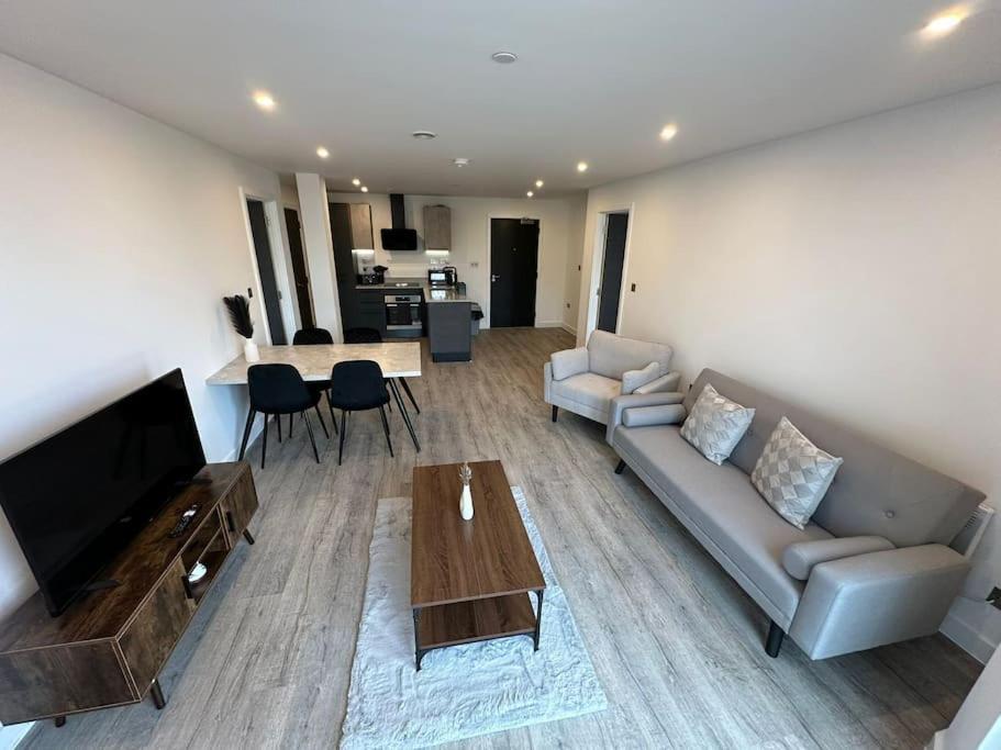 Stylish Central York Apartment Free Parking & Gym Экстерьер фото