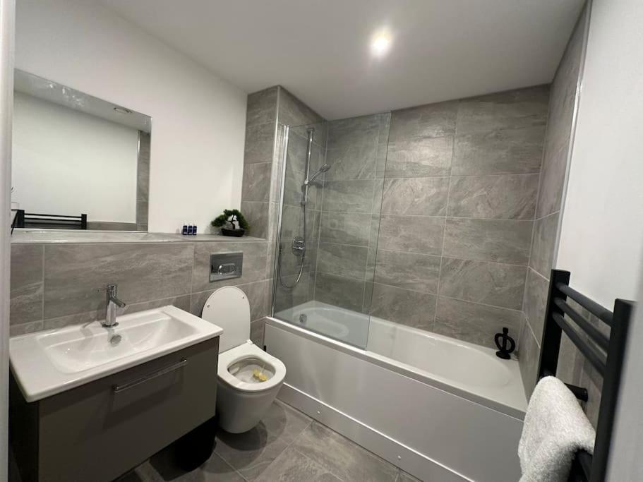 Stylish Central York Apartment Free Parking & Gym Экстерьер фото