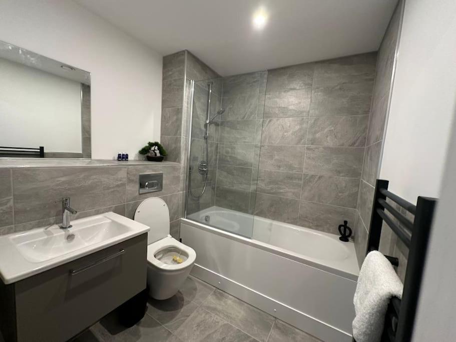 Stylish Central York Apartment Free Parking & Gym Экстерьер фото