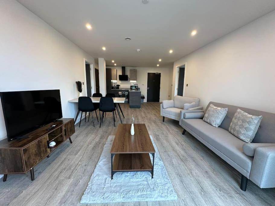 Stylish Central York Apartment Free Parking & Gym Экстерьер фото